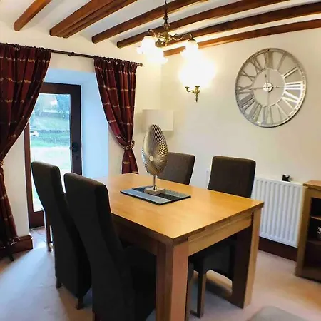 Classy 2 Bed Peak District Cottage Barn Near Alton Towers, Polar Bears, Chatsworth House Whiston  Exterior photo