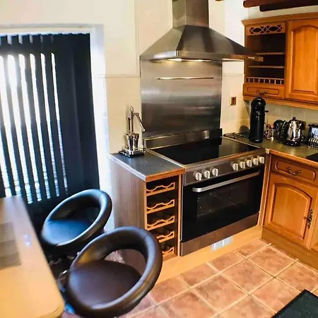 Classy 2 Bed Peak District Cottage Barn Near Alton Towers, Polar Bears, Chatsworth House Whiston  Exterior photo
