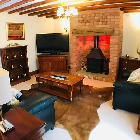 Classy 2 Bed Peak District Cottage Barn Near Alton Towers, Polar Bears, Chatsworth House Whiston  Exterior photo