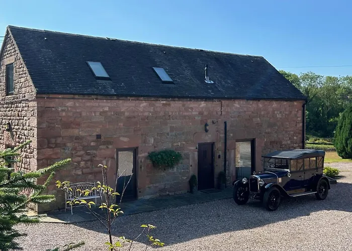 Classy 2 Bed Peak District Cottage Barn Near Alton Towers, Polar Bears, Chatsworth House