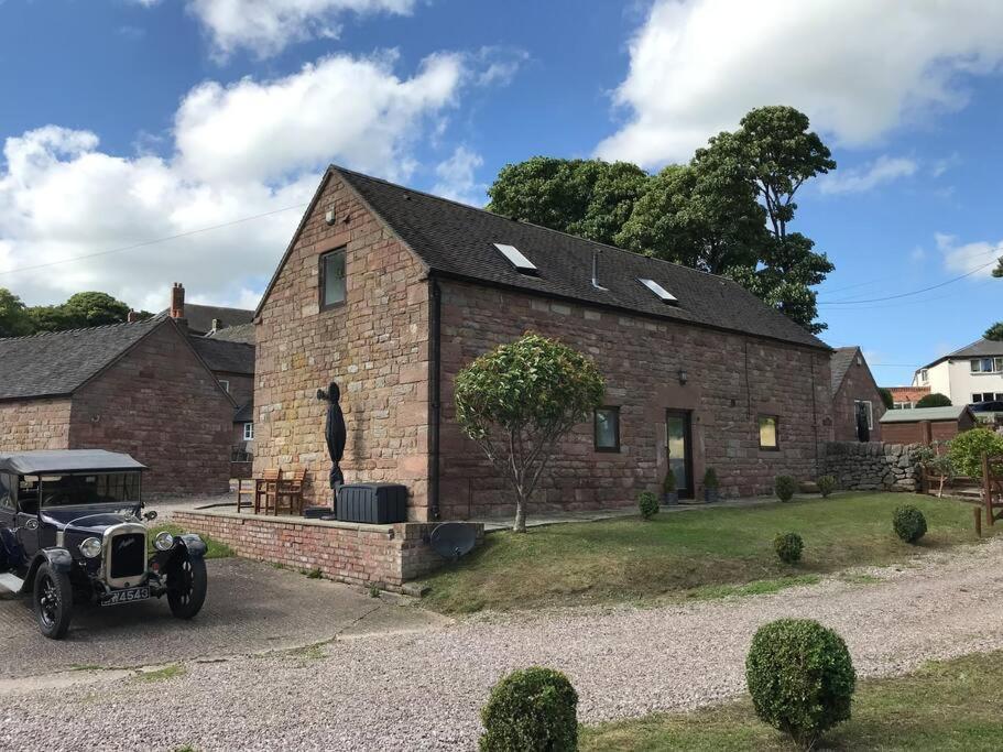 Classy 2 Bed Peak District Barn Near Alton Towers, Polar Bears, Chatsworth House Holiday home *