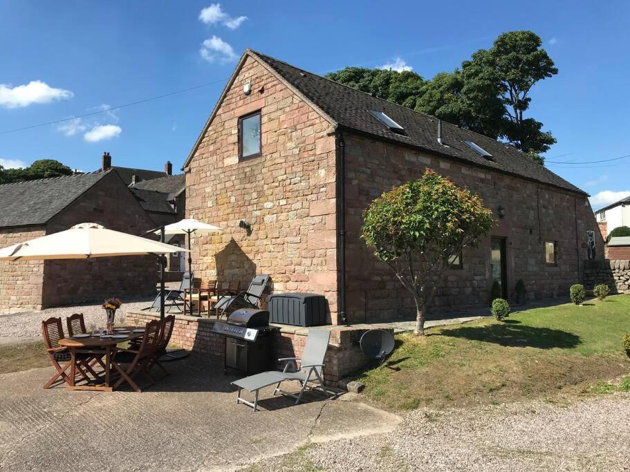 Classy 2 Bed Peak District Barn Near Alton Towers, Polar Bears, Chatsworth House