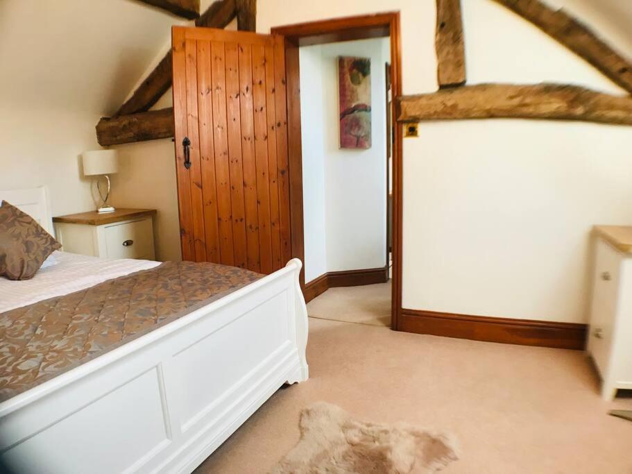 Classy 2 Bed Peak District Barn Near Alton Towers, Polar Bears, Chatsworth House Holiday home *