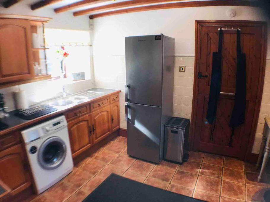 Classy 2 Bed Peak District Barn Near Alton Towers, Polar Bears, Chatsworth House Holiday home Whiston (Staffordshire Moorlands)