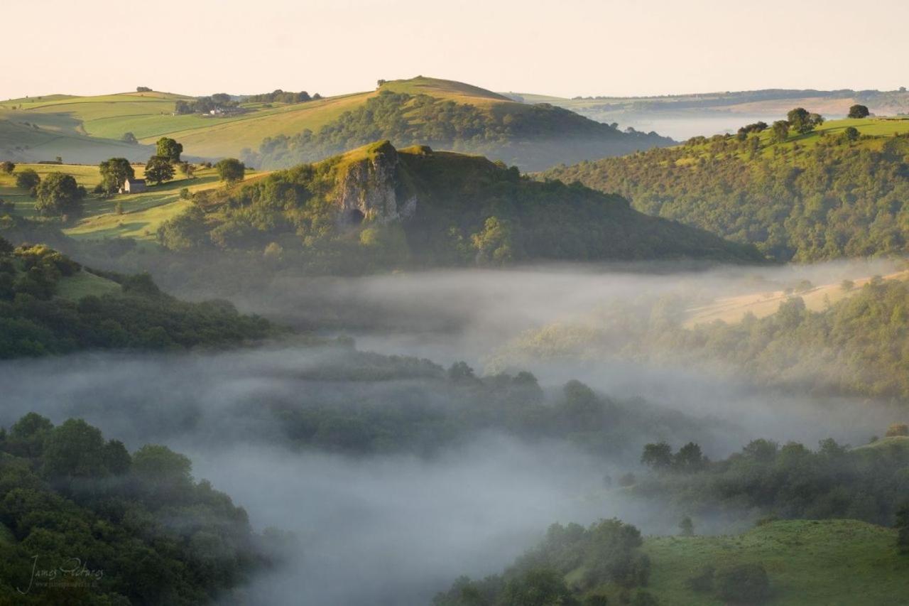 Classy 2 Bed Peak District Barn Near Alton Towers, Polar Bears, Chatsworth House