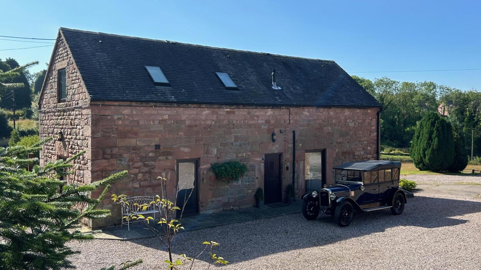 Classy 2 Bed Peak District Barn Near Alton Towers, Polar Bears, Chatsworth House *
