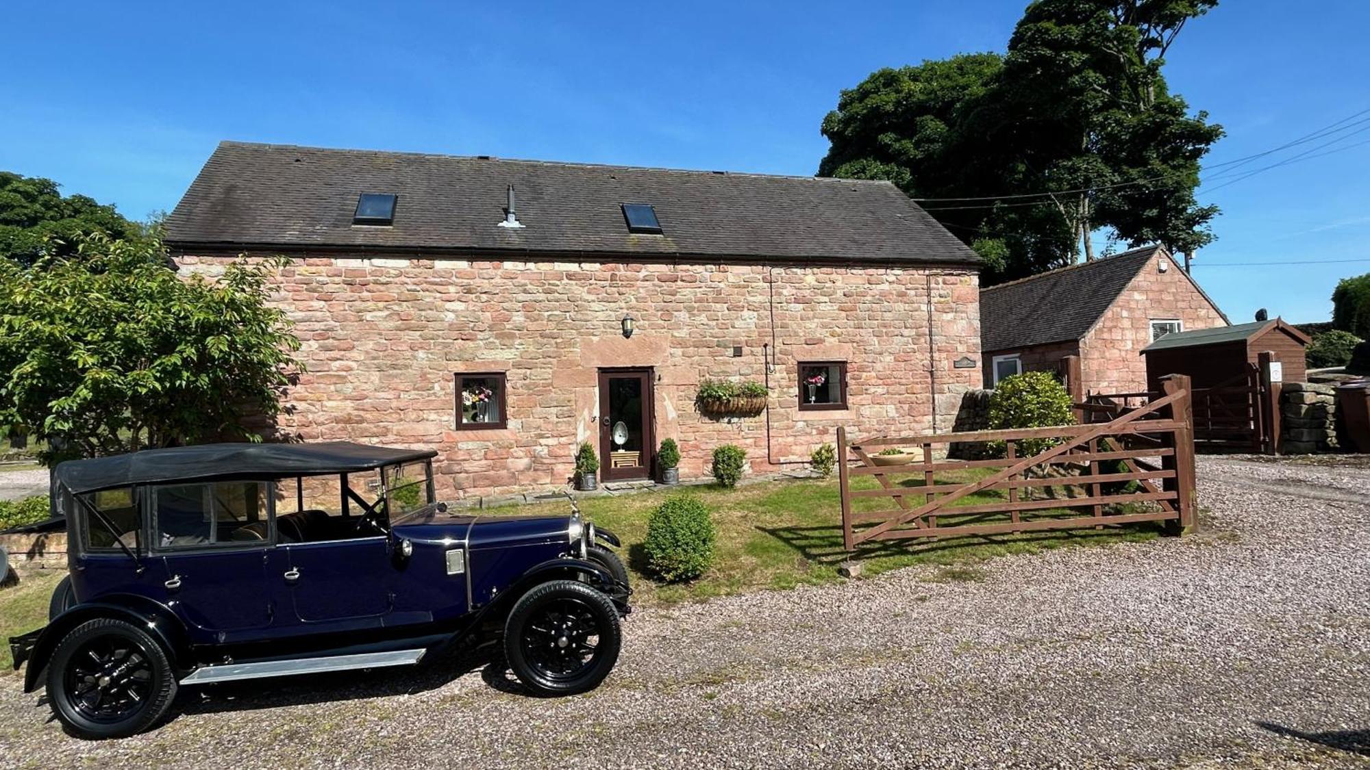 Classy 2 Bed Peak District Barn Near Alton Towers, Polar Bears, Chatsworth House *