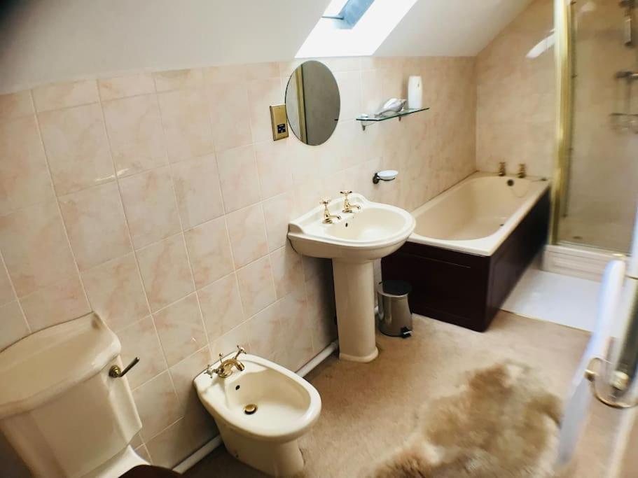 Classy 2 Bed Peak District Barn Near Alton Towers, Polar Bears, Chatsworth House Casa de Férias *